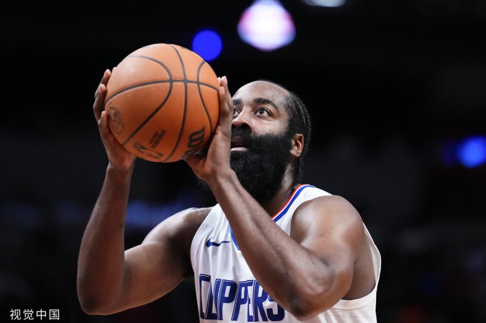 足球比赛中 足球比赛中